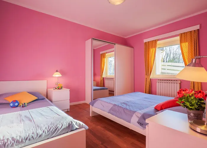 Sole 4 Garten Mit Pool Eg * קוליקו